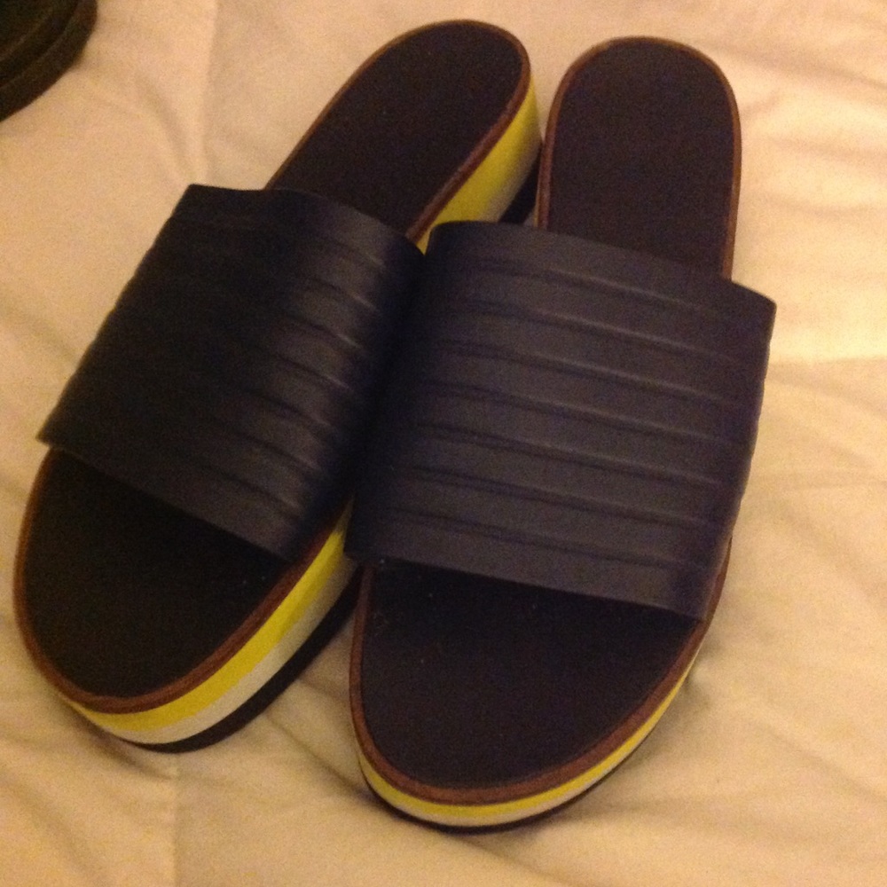 Zara Slides
